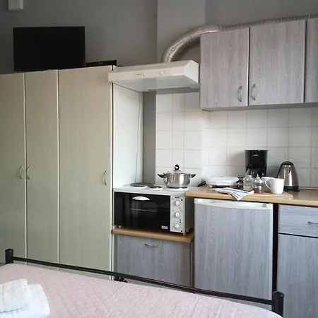 Maistros 1 Bed & Breakfast *